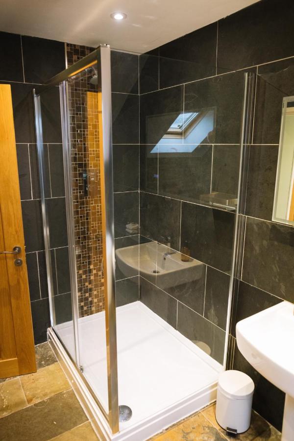 The Tal-Y-Cafn Hotel コンウィ エクステリア 写真